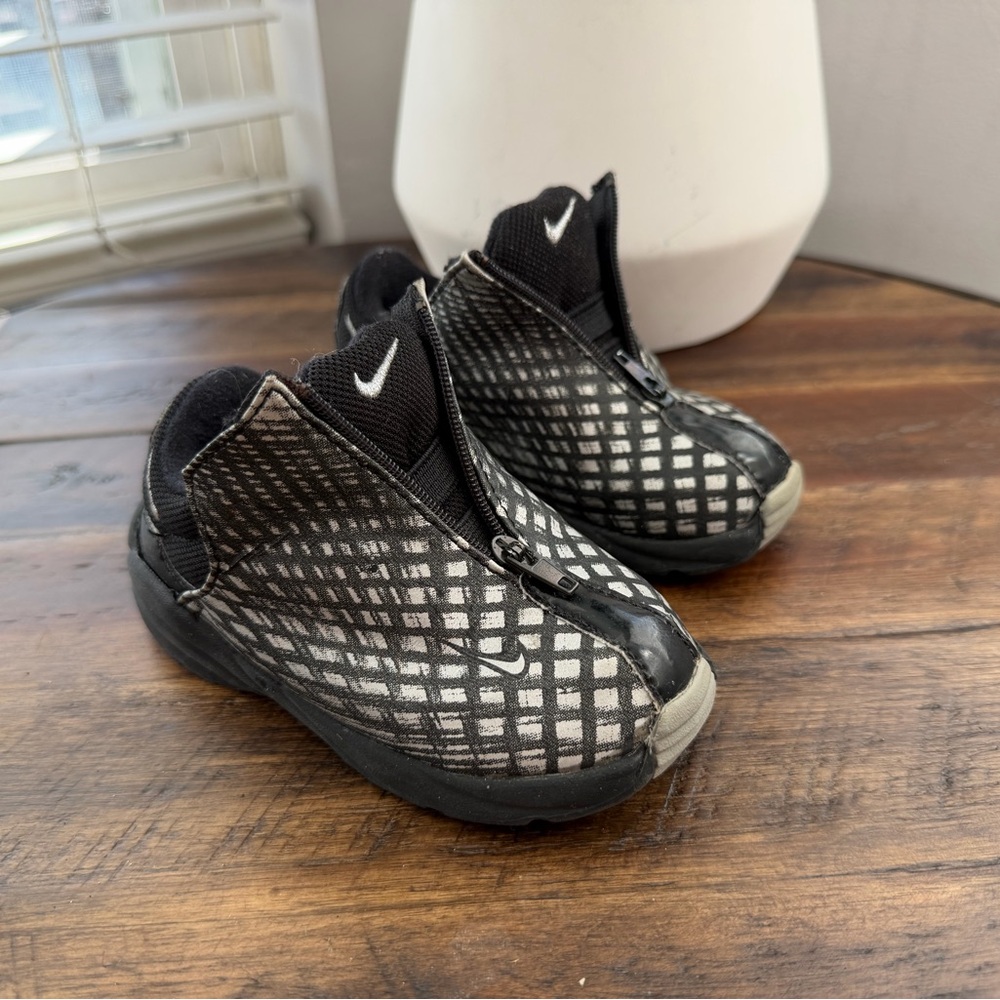Y2K Vintage 01’ Nike Black Kids Shoes